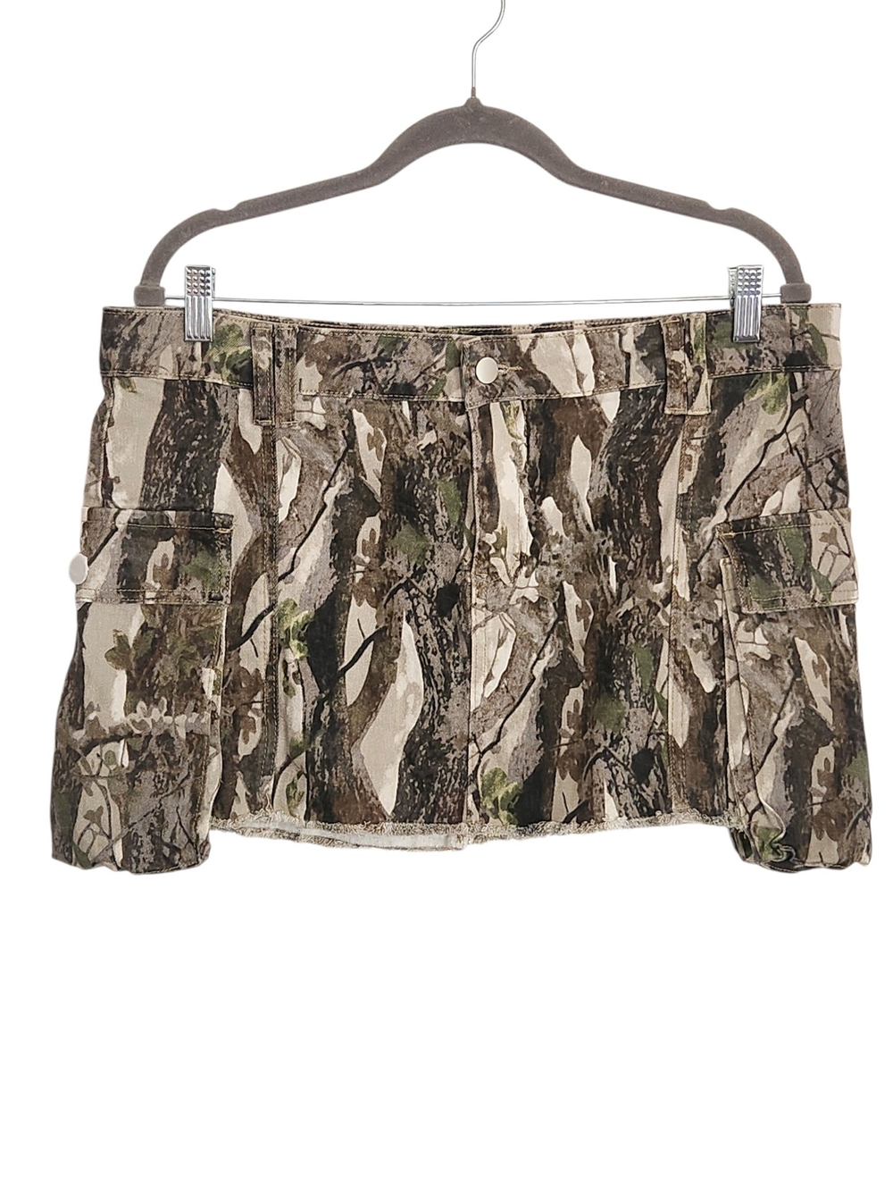 Fashion Nova Camo Cargo Mini Skirt with Raw Edge Hem Size 1X NWT